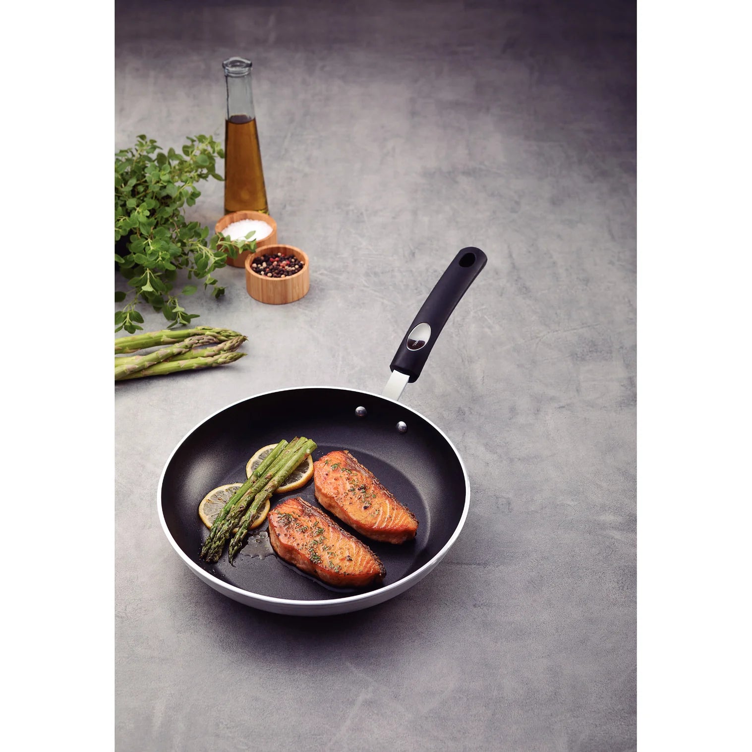 PROFESSIONAL PANNA D20CM, AR NEPIED.KL., INDUKCIJAI