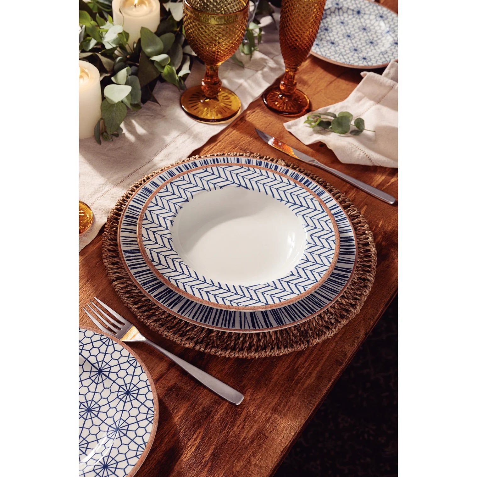 ABSTRATTA TRAUKU KOMPLEKTS AR BĻODU 4 PR., PORCELĀNS