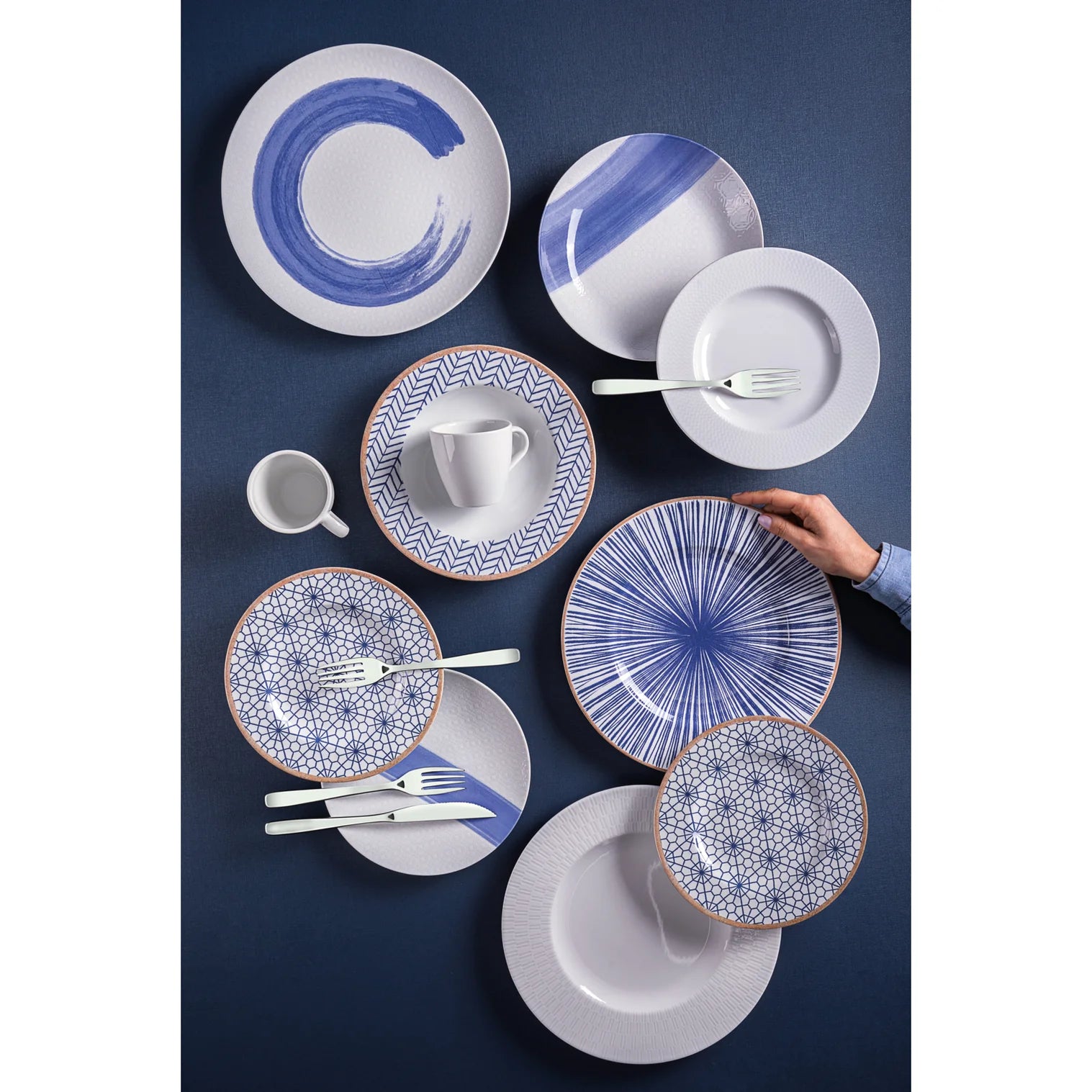 ABSTRATTA TRAUKU KOMPLEKTS AR KRŪZĒM 4 PR., PORCELĀNS