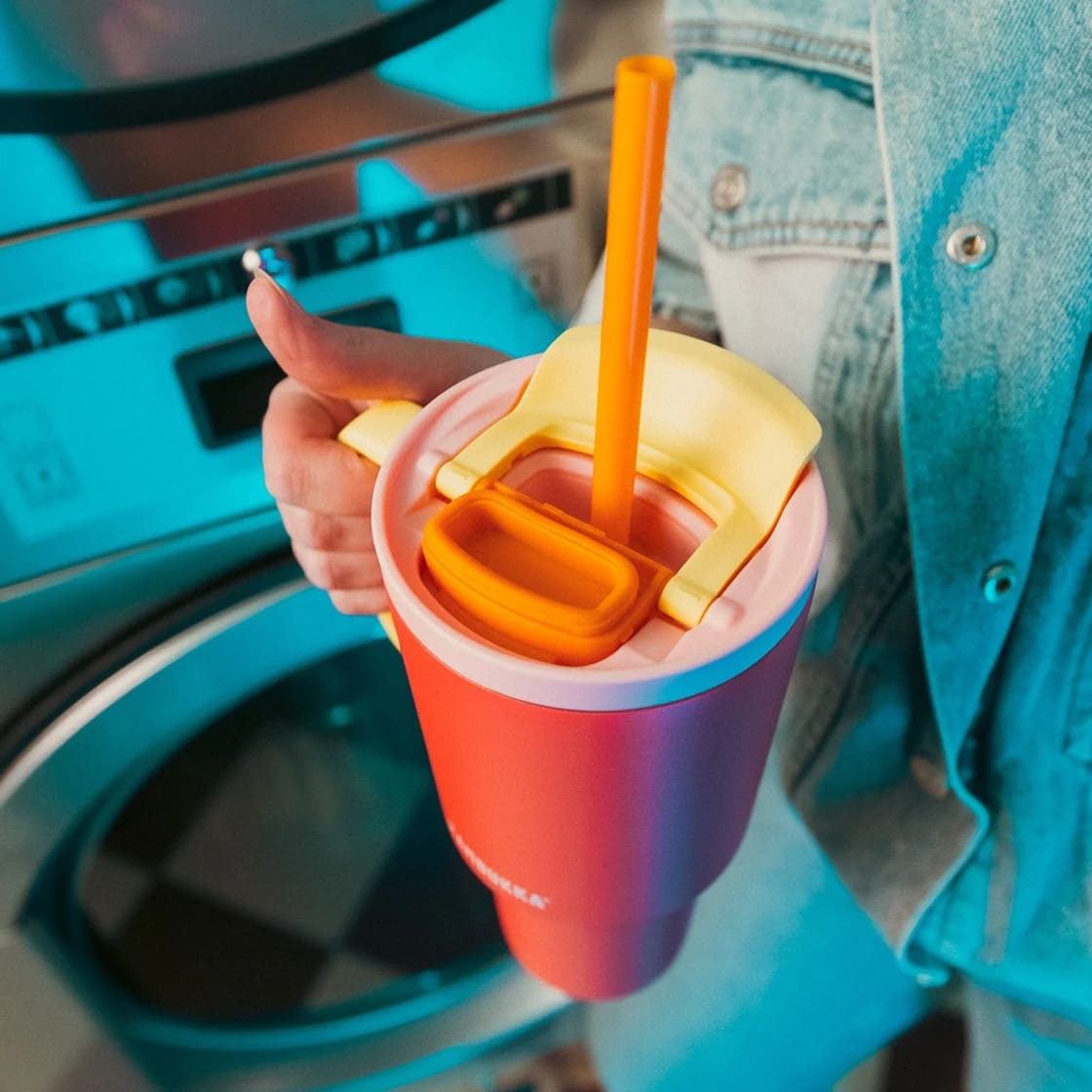 RIO TERMOKRŪZE AR ROKTURI 950ML, KORAĻĻU KRĀSĀ