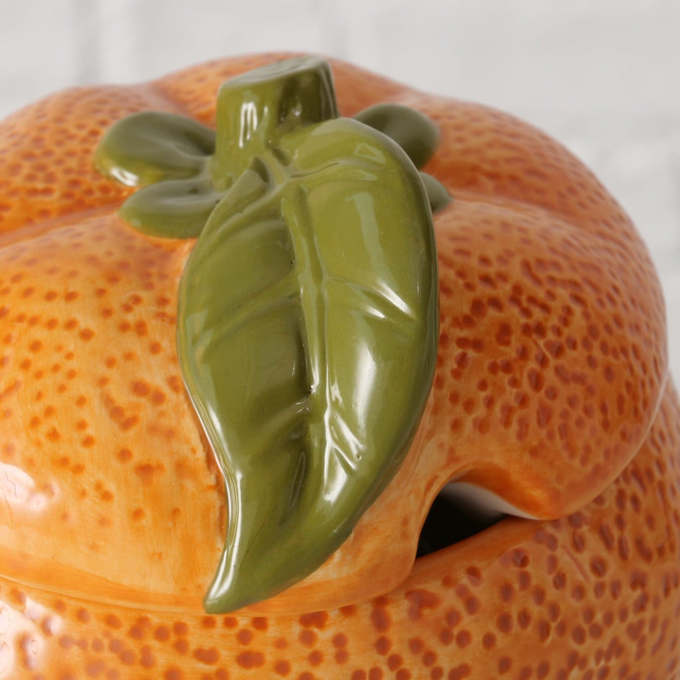 ORANGE TRAUKS AR VĀCIŅU UN KAROTI 480ML, H12CM/D13CM, MANDERĪNS, KERAMIKA