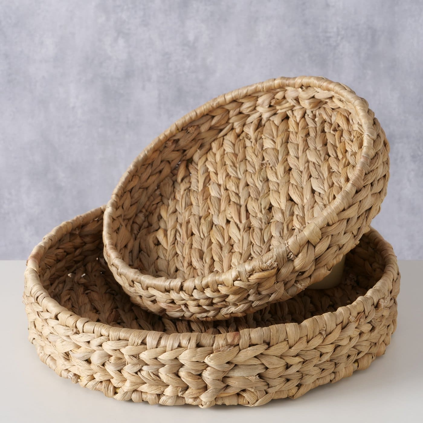 CADO DEKORATĪVA PAPLĀTE D25.2CM/H4.7CM, METĀLS/ŪDENSAUGU PINUMS (2054101)