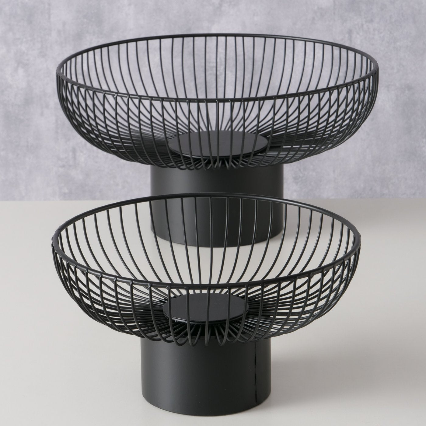 CINDY DEKORATĪVĀ BĻODA D28CM/H15.5CM, UZ PAAUGSTINĀJUMA, MELNA, METĀLS