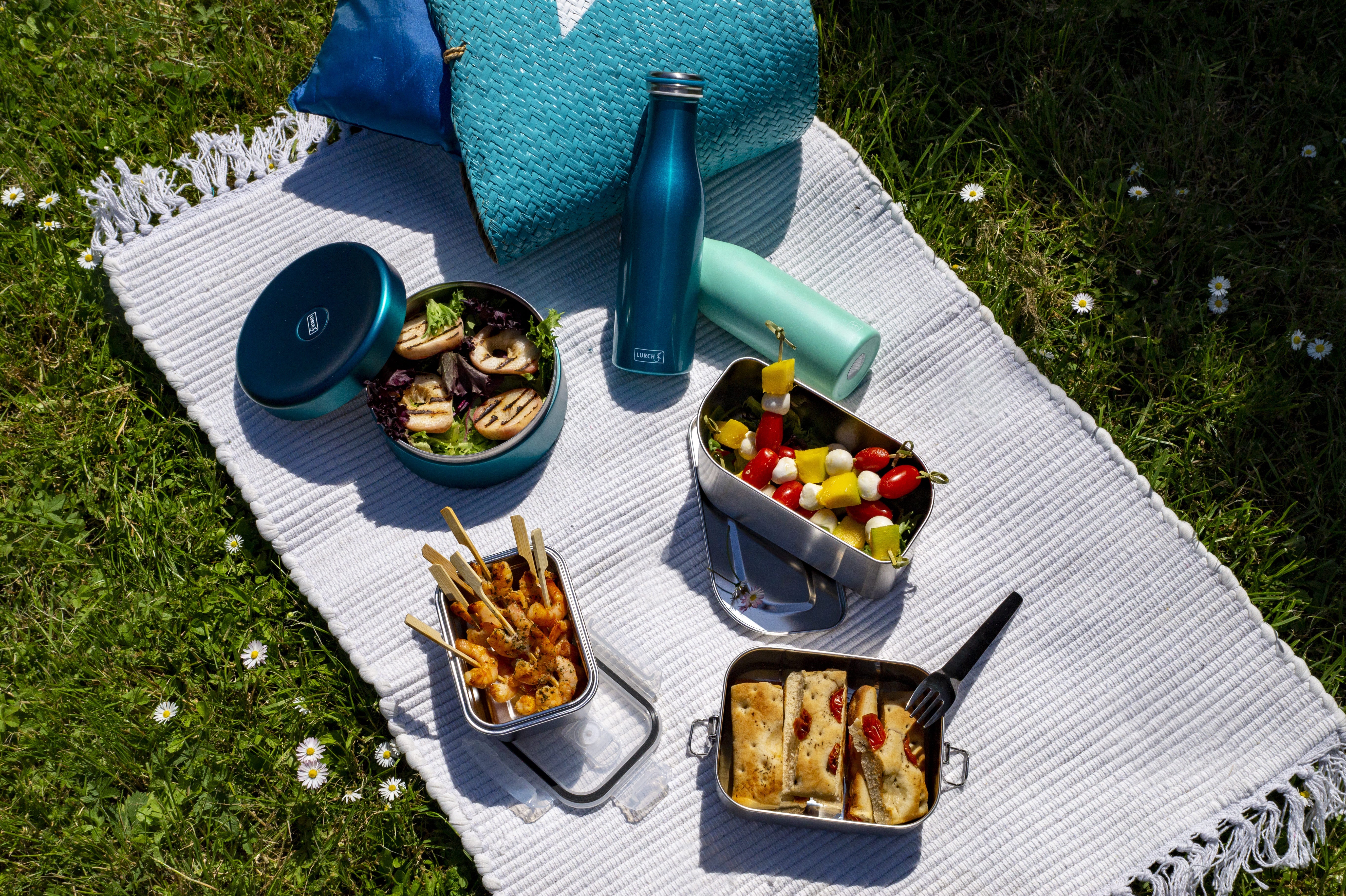 TERMOPUDELE 500ML, GAIŠI ZILA, AR METĀLISKU SPĪDUMU, N/T