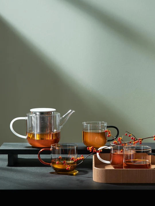 COPPA TĒJKANNA 1.1L, AR SIETIŅU, BALTS ROKTURIS/VĀCIŅŠ, BOROSILIKĀTA STIKLS