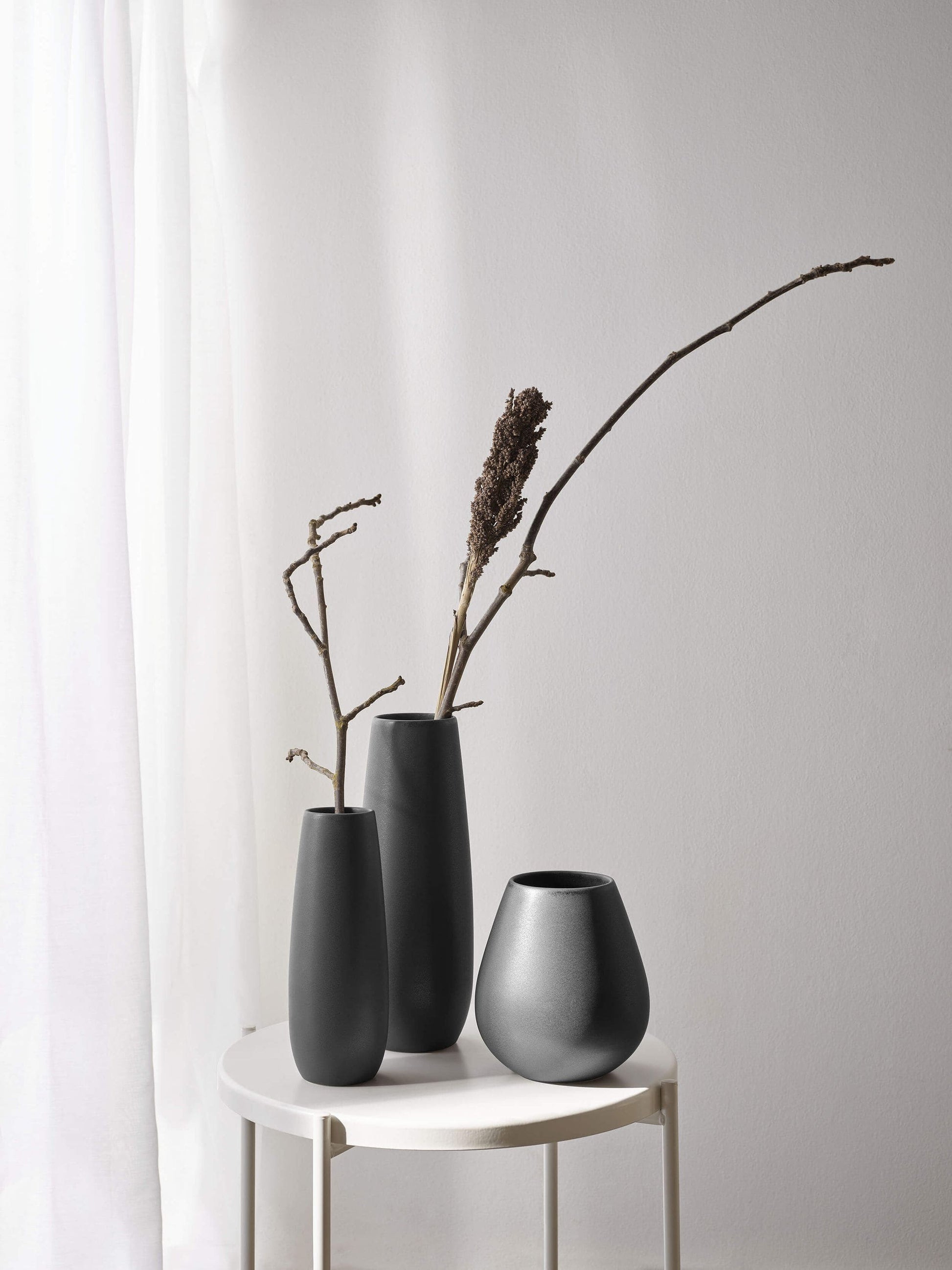 ASE VĀZE D6CM, H25CM, MELNA, PORCELĀNS