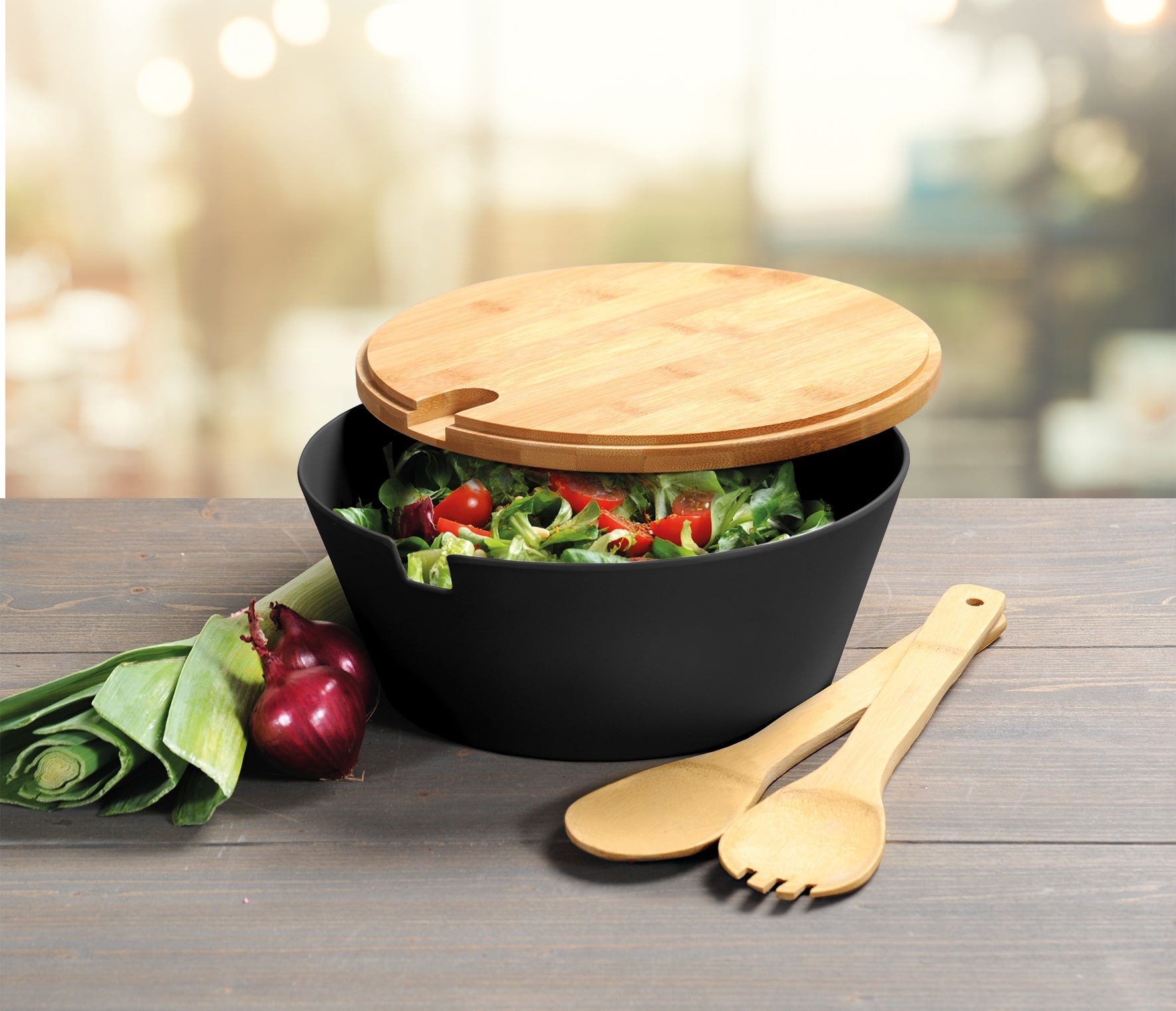 SALĀTU BĻODA AR VĀKU UN SALĀTU KAROTĒM D26CM, H11CM, MELNA, MELAMĪNS/BAMBUSS, FSC