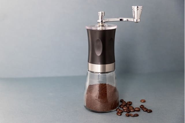 LA CAFETIÈRE MANUĀLĀS KAFIJAS DZIRNAVIŅAS 6.5X8.1X19.5CM, N/T, STIKLS