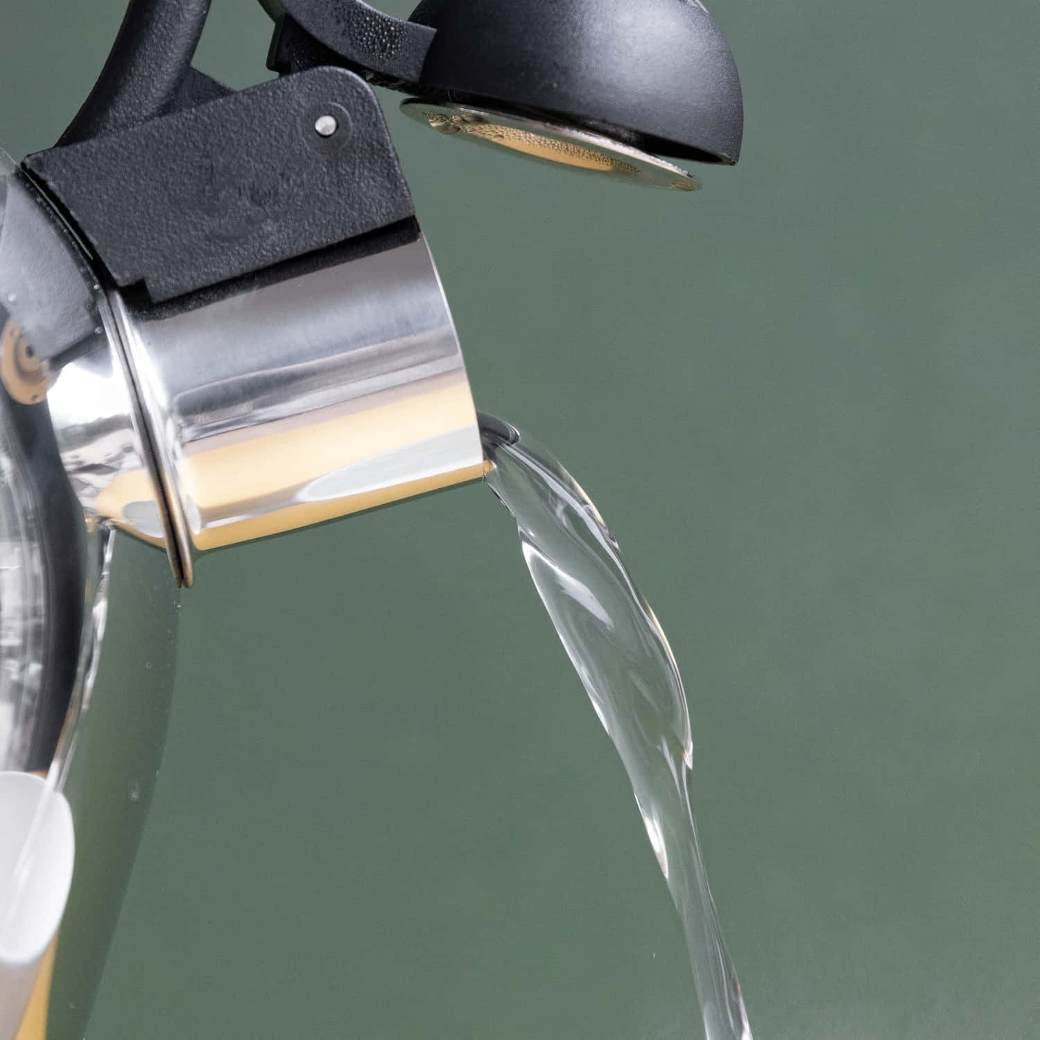 LA CAFETIÈRE TĒJKANNA AR SVILPI 1.3L, SUDRABA KR., N/T