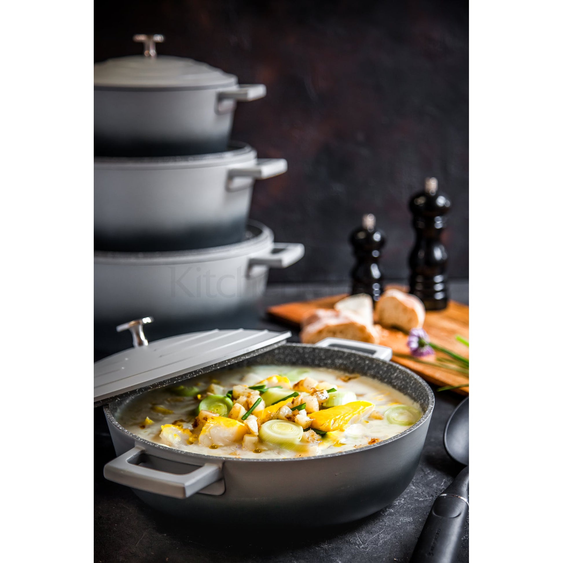 MASTERCLASS GREY OMBRE SAUTĒJAMAIS KATLS 4L, 26CM, AR VĀKU, LIETAIS ALUMĪNIJS
