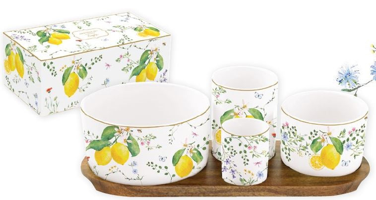 FLEURS ET CITRONS KOMPL. BĻODIŅAS 12/8/6.5/4.5CM, PALIKTNIS 29x13CM, PORCELĀNS/AKĀCIJAS KOKS