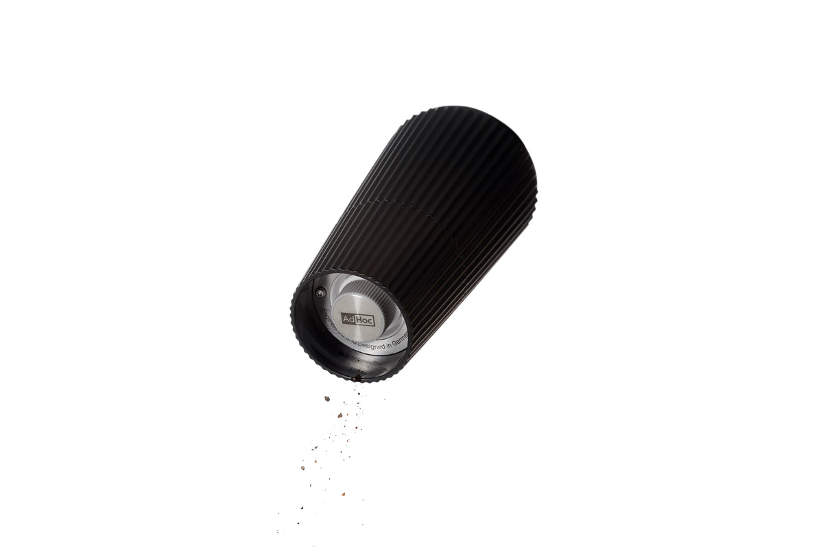 SCAPE SĀLS UN PIPARU,DZIRNAVIŅU KOMPL.1GAB.,,H12.3CM, D5.8CM, MELNS,,OZOLKOKS/PLASTMASA