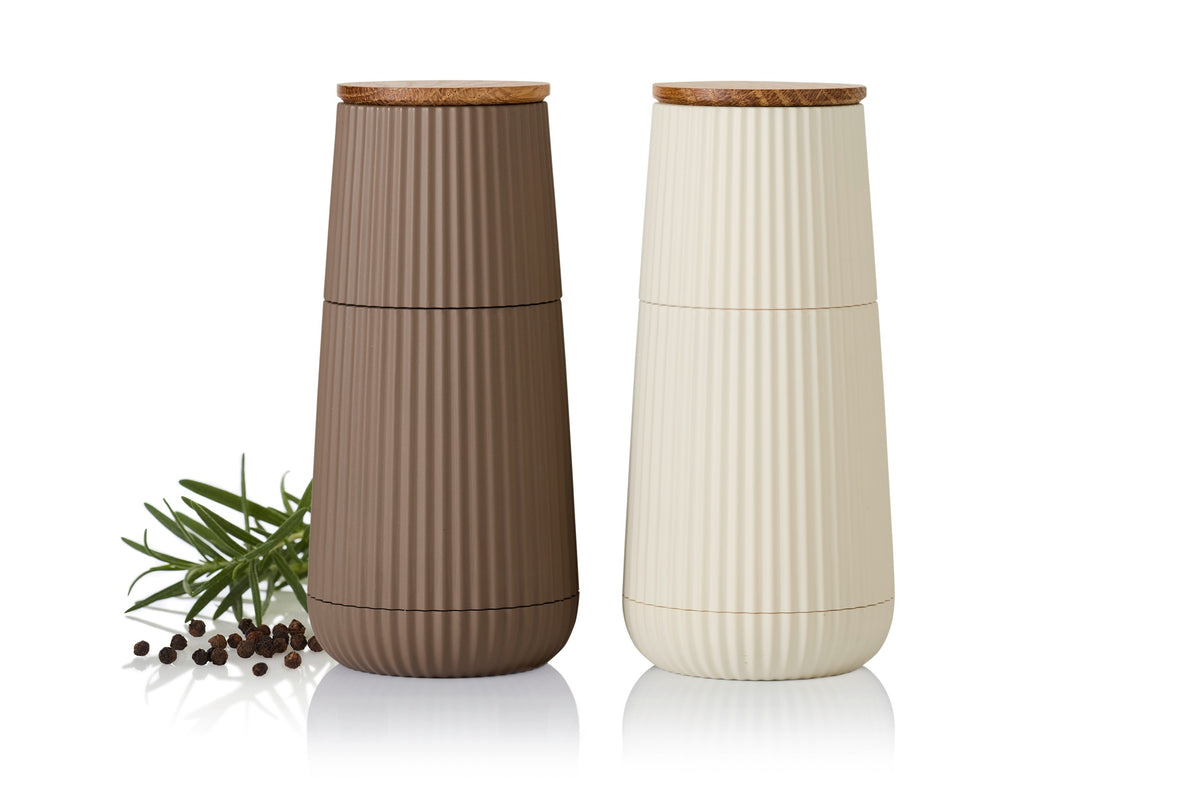 SCAPE SĀLS UN PIPARU,DZIRNAVIŅU KOMPL.2GAB.,,H12.3CM, D5.8CM, SMILŠU,KRĀSAS/KREMKRĀSAS,,OZOLKOKS/PLASTMASA