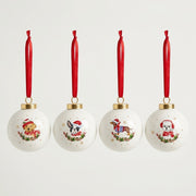 CHRISTMAS DOGS EGLĪŠU ROTĀJUMS - BUMBA AR DEKORU 7 CM, 4 VEIDI, PORCELĀNS