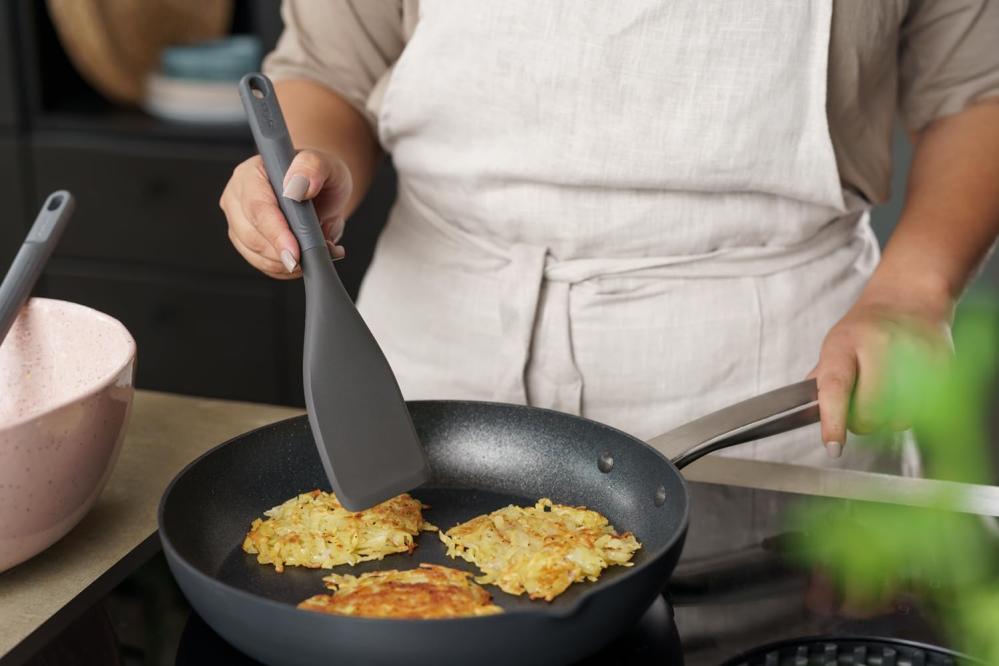 ZYLISS LĀPSTIŅA 30CM, TUMŠI PELĒKA, PĀRSTR. SALMU PLASTM., NEILONS, SILIKONS, Zyliss