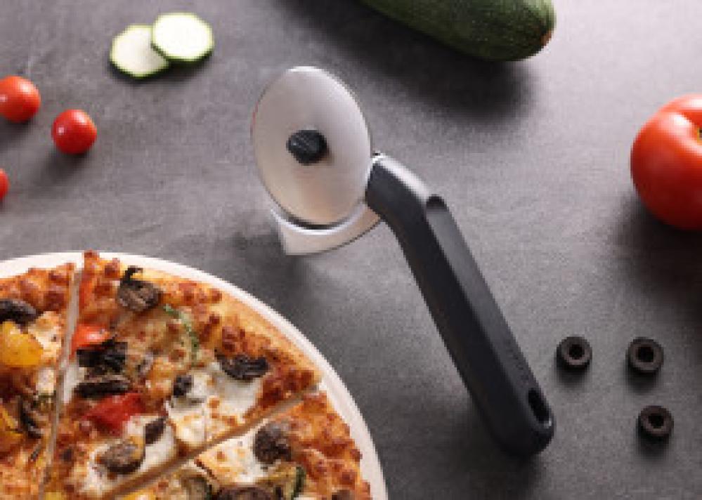 ZYLISS PIZZANUGA 22CM, TAASKASUTATUD KÕRREPLASTIK/ROOSTEVABA TERAS, Zyliss