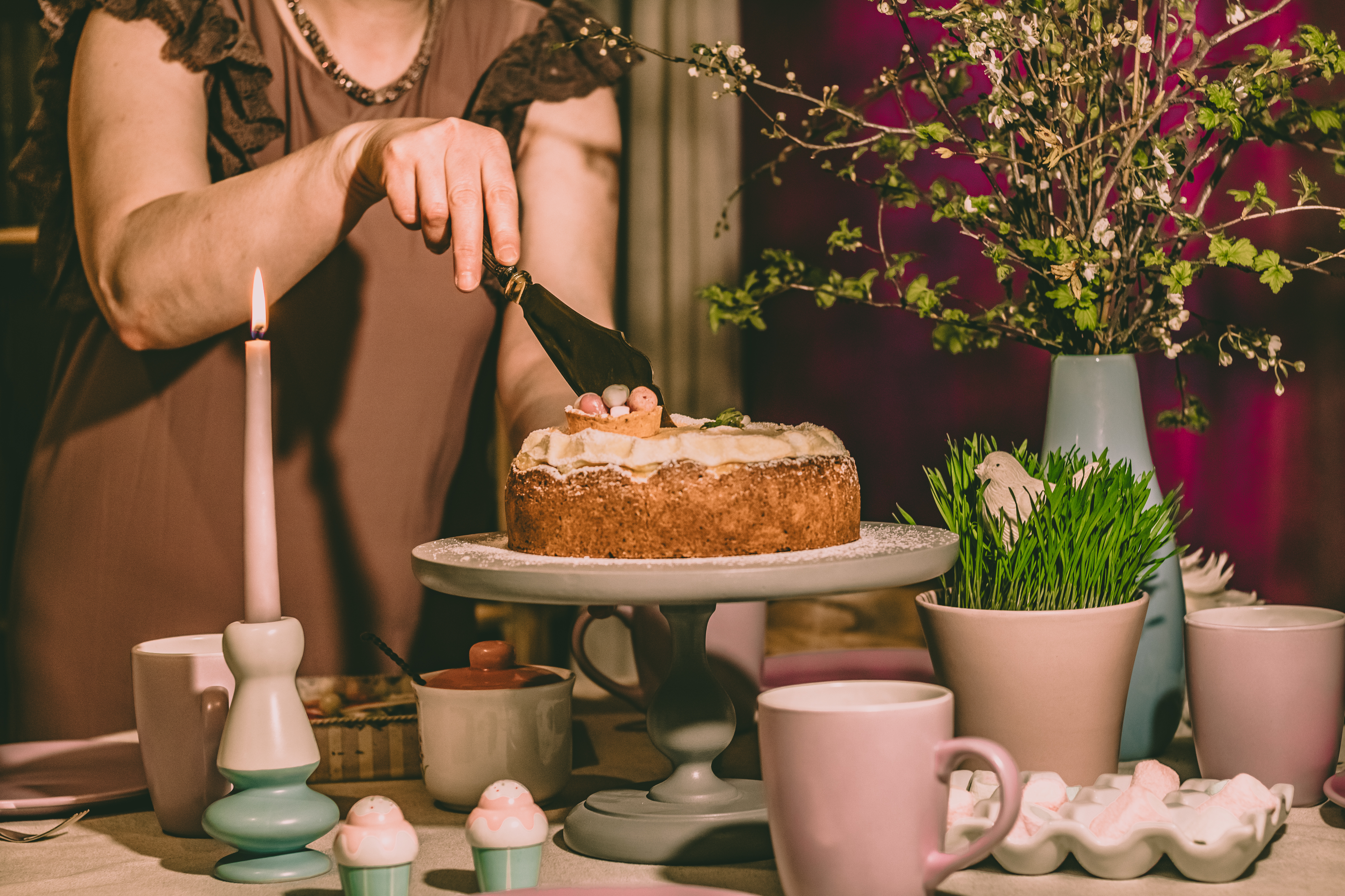 Persiku kūkas recepti iesaka konditore Airita Jurcika