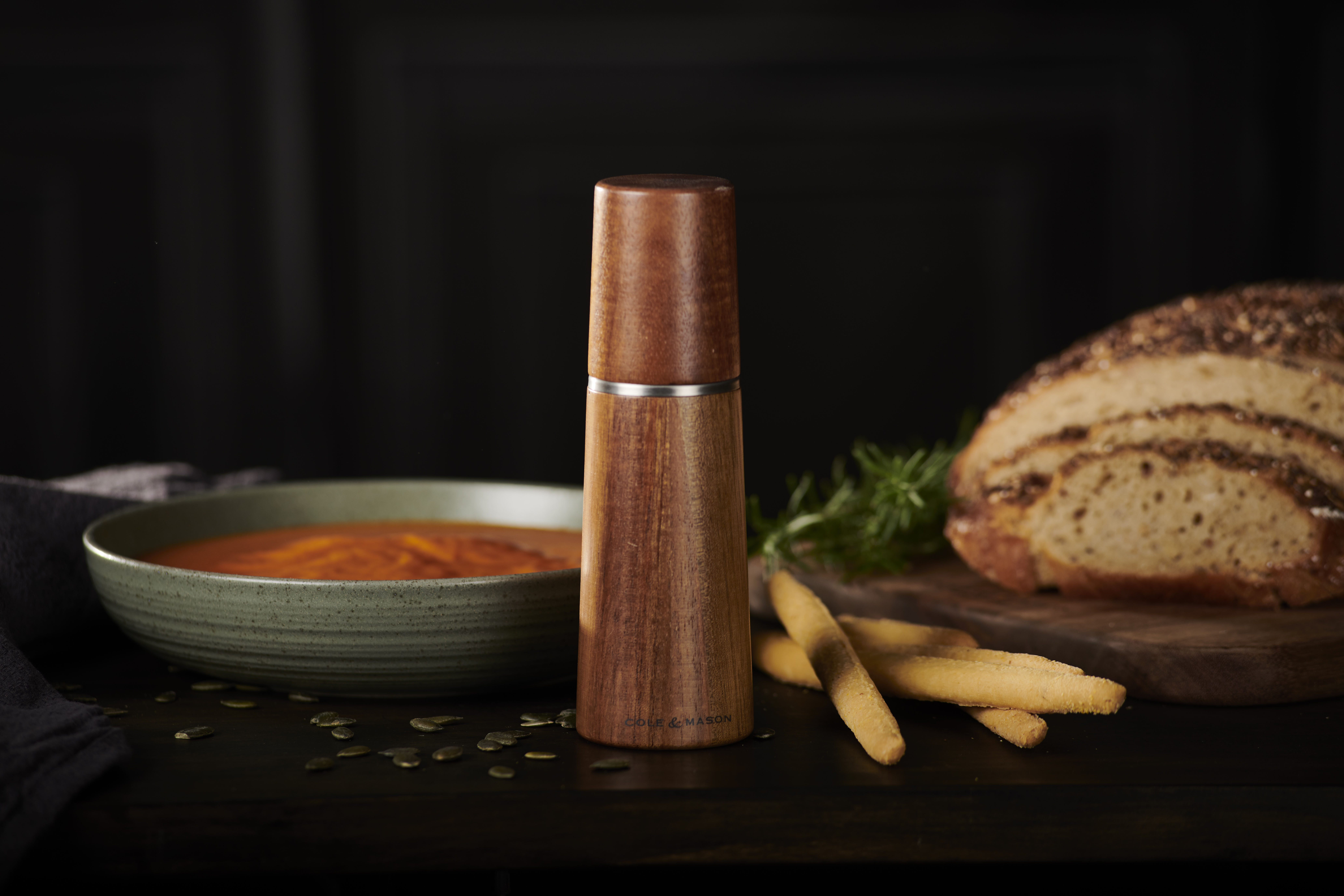 COLE & MASON sāls un piparu dzirnaviņu ceļvedis